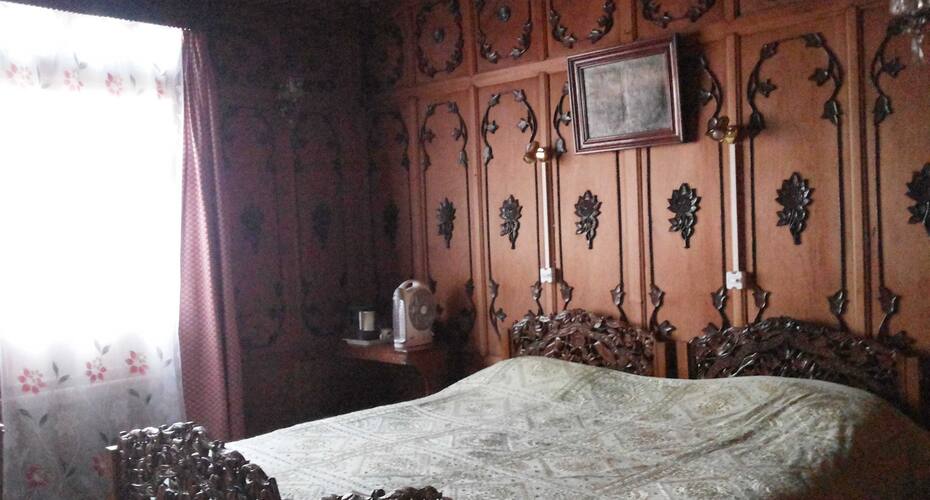 Raja's Rose Houseboat, Srinagar 3
